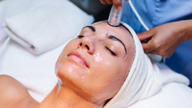 Hydrafacial, le soin révolutionnaire pour une peau lumineuse et parfaitement hydratée